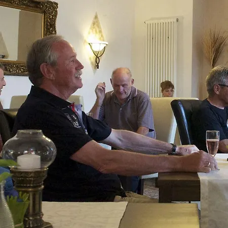 Vier Loewen 호텔 2*